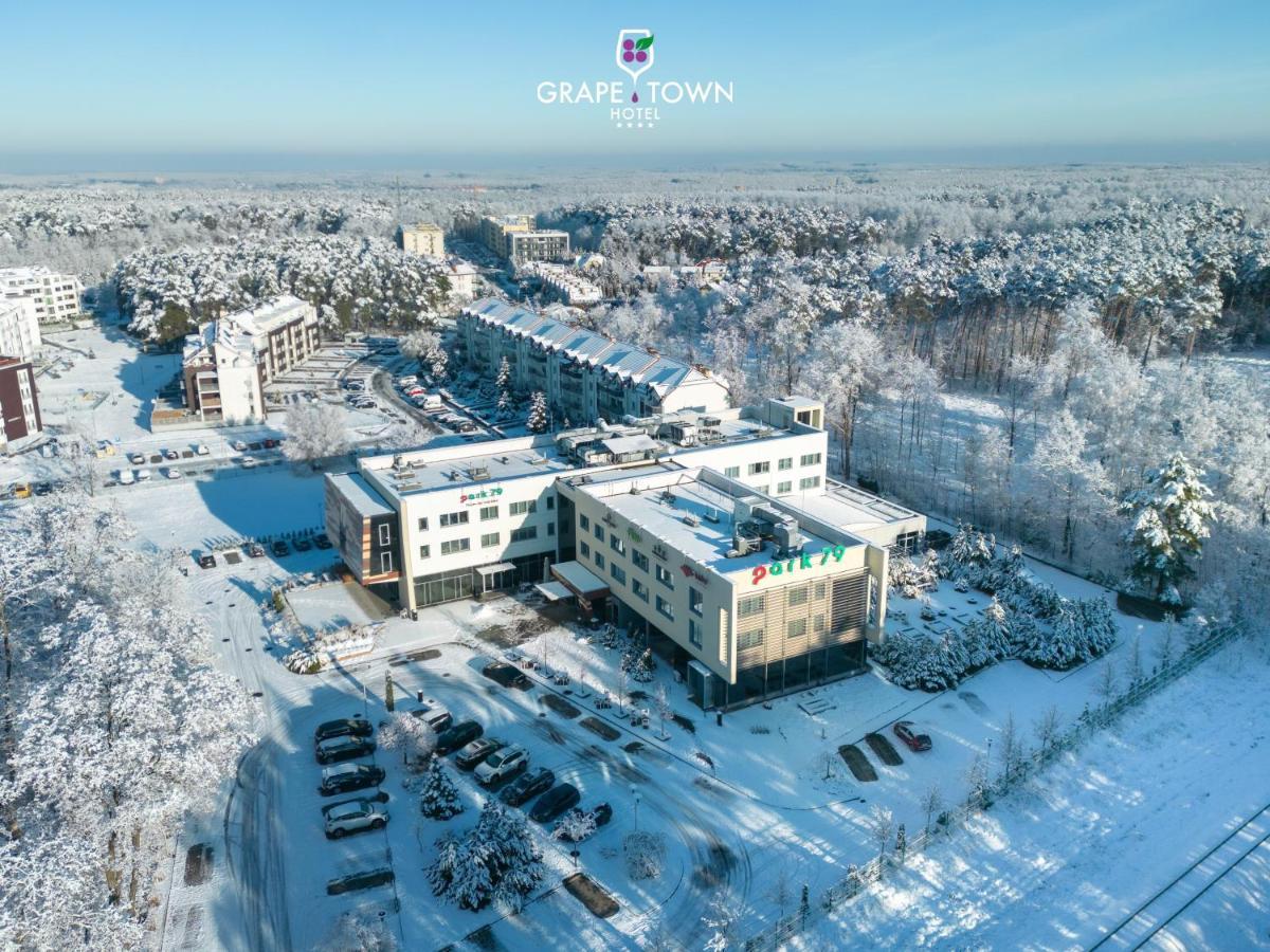 Grape Town Hotel - Park79 Зелена Гура Екстер'єр фото