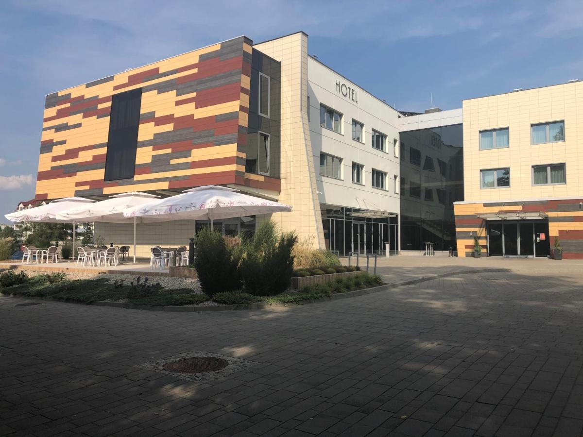 Grape Town Hotel - Park79 Зелена Гура Екстер'єр фото