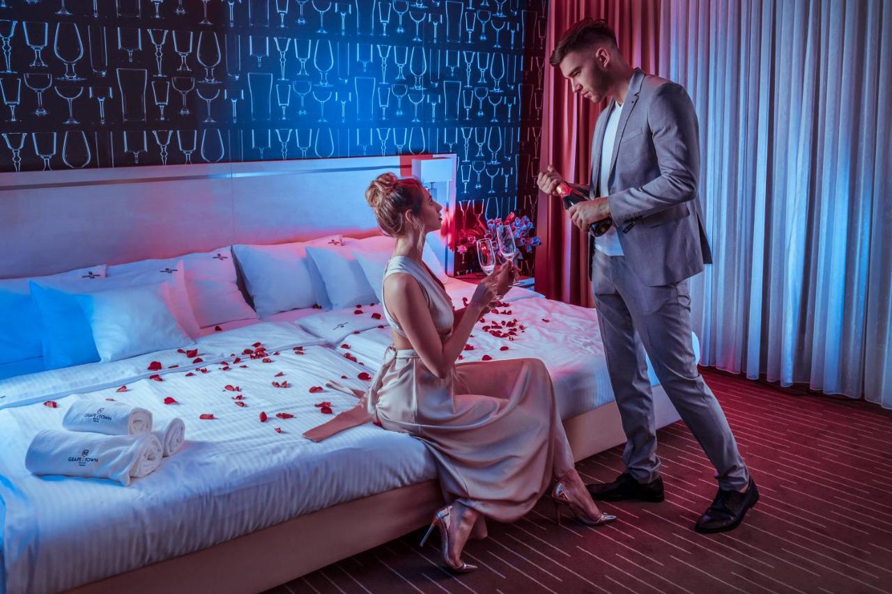 Grape Town Hotel - Park79 Зелена Гура Екстер'єр фото